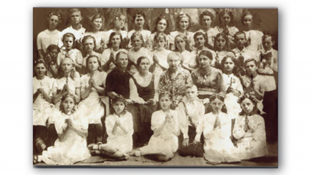 Урочистість першого причастя в Проскурові. 1942 рік. З сімейного архіву родини Мазур